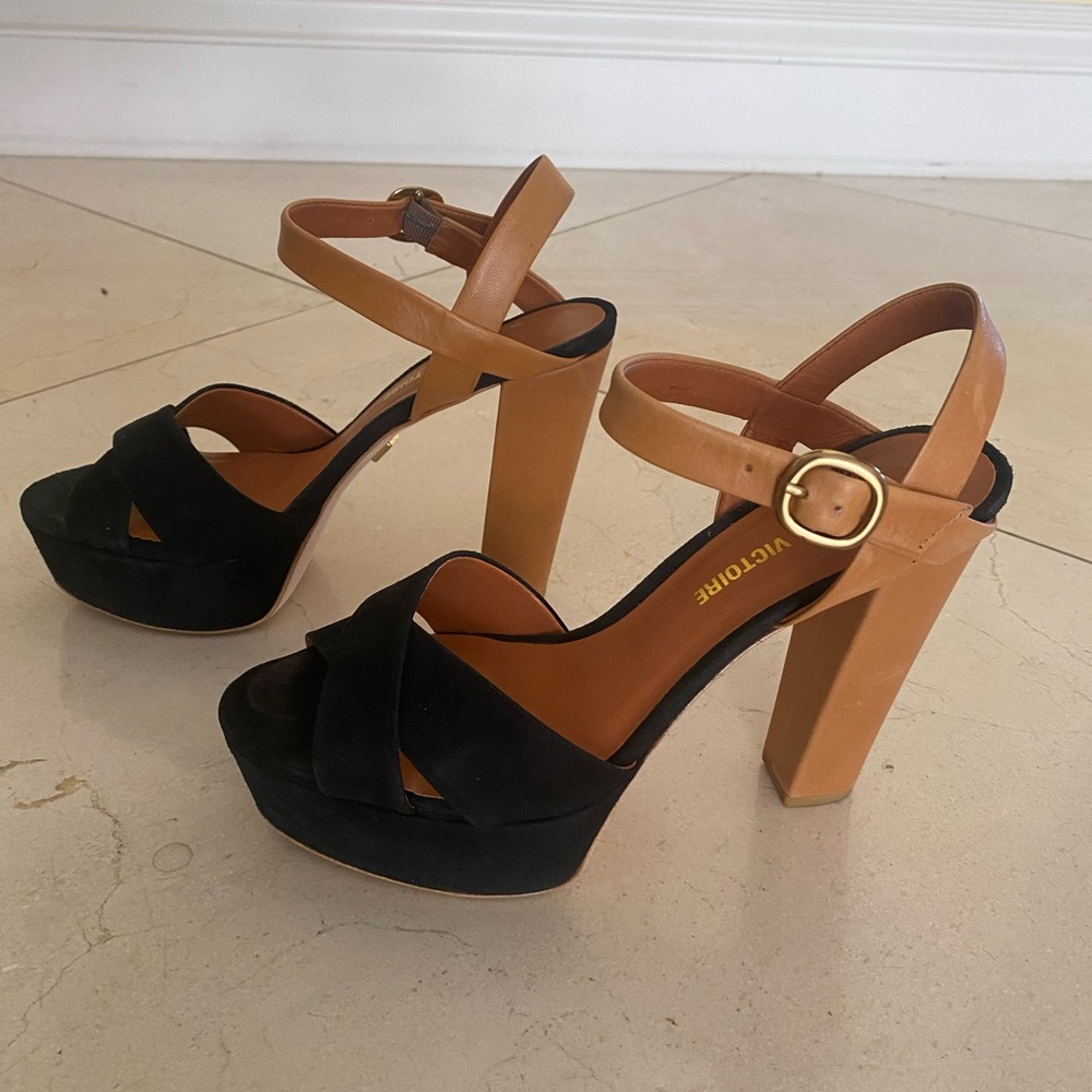 Pour La Victoire Black and Tan Heels